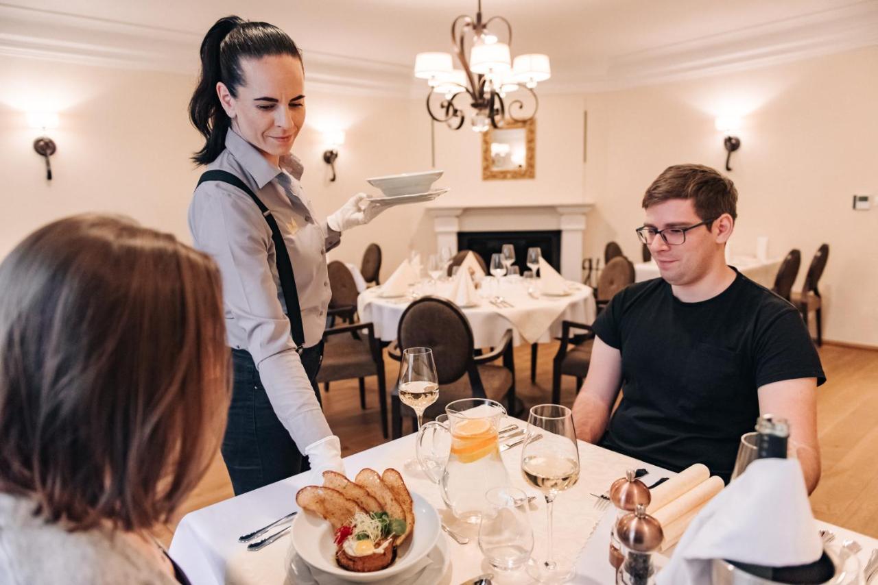 Krone Svätý Jur Exteriör bild